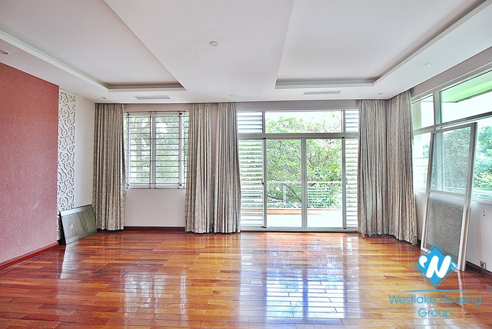Lake view- House with big terrace for rent in Tay Ho, Hanoi